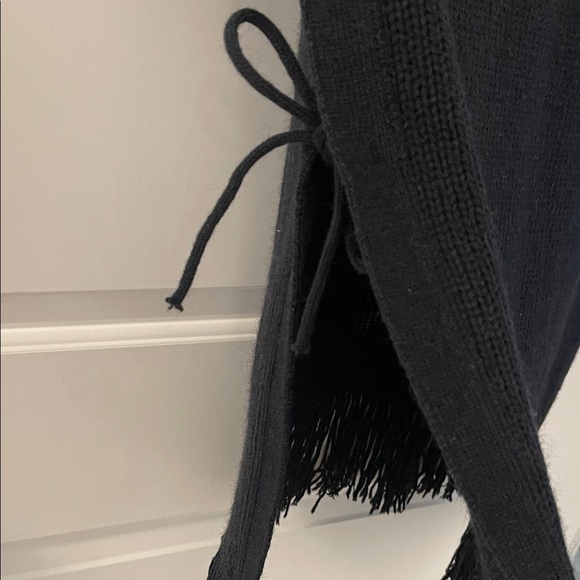 Black Fringe Side Tie Sweater Vest - Picture 4 of 10